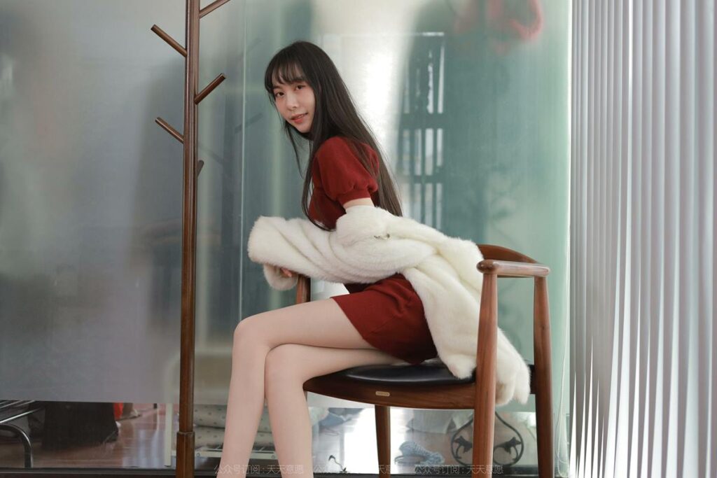 [IESS异思趣向] 2022.4.9 丝享家 1054：团团《迷人的酒红旗袍》[81P/86MB]插图3