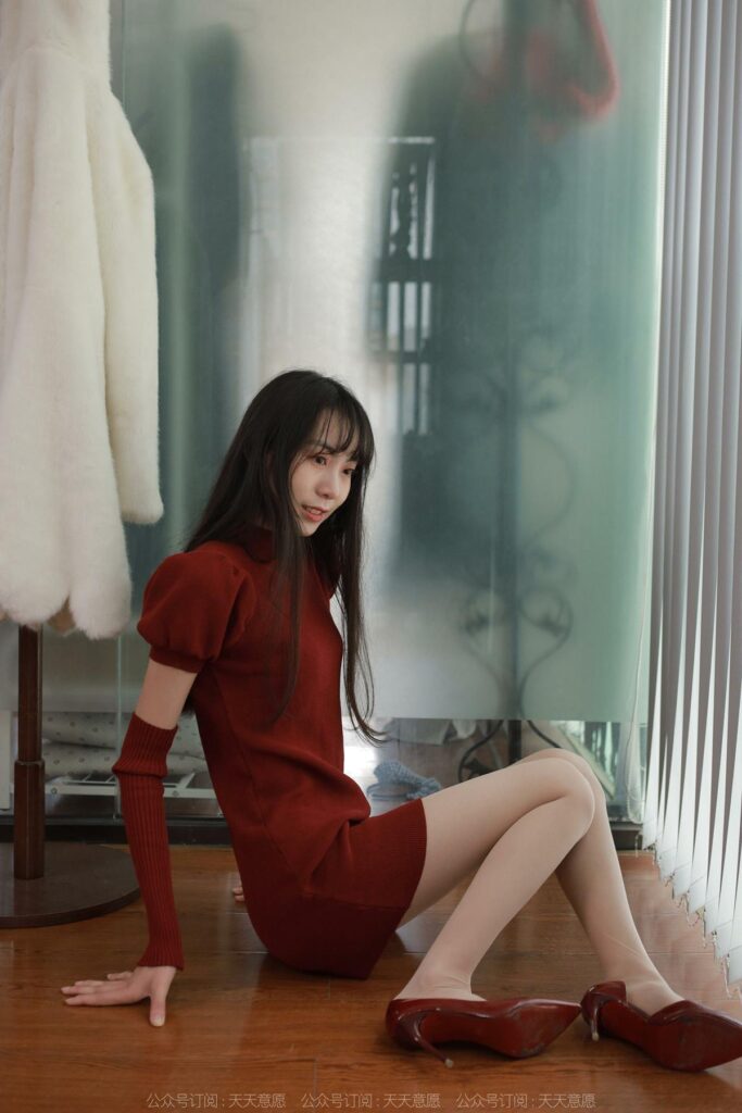 [IESS异思趣向] 2022.4.9 丝享家 1054：团团《迷人的酒红旗袍》[81P/86MB]插图1