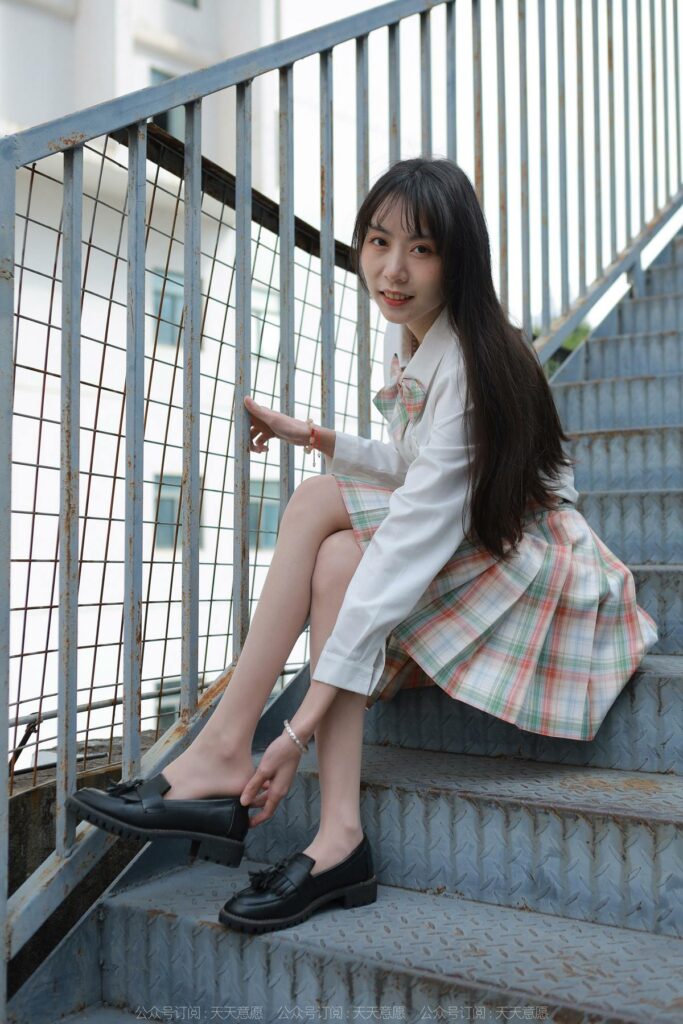 [IESS异思趣向] 2022.4.24 丝享家 1069：团团《jk妹妹》[84P/93MB]插图2