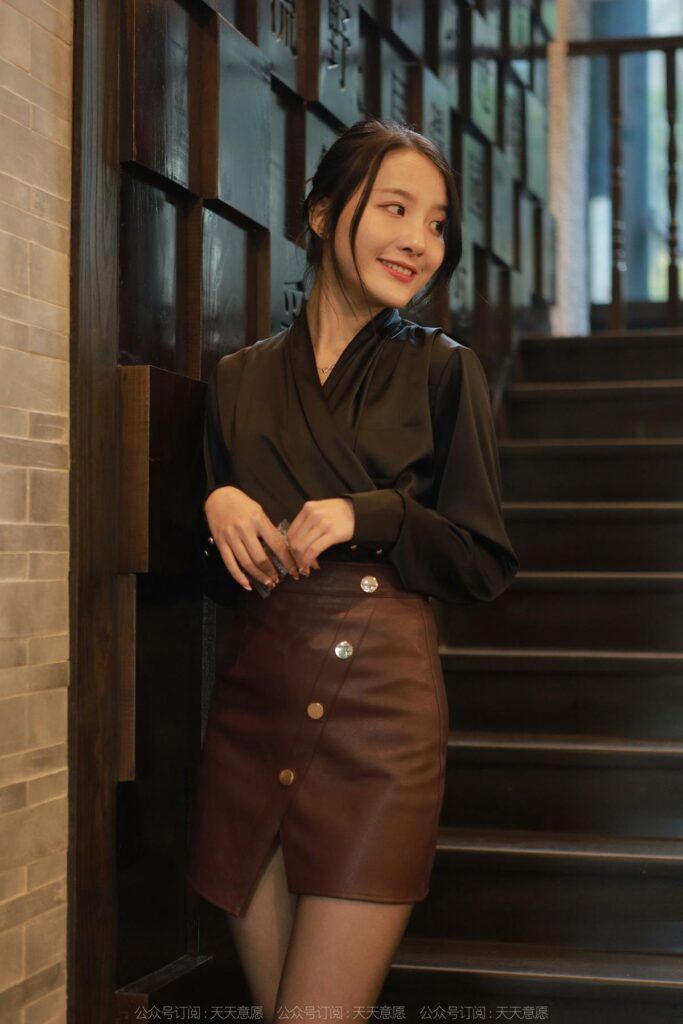 [IESS异思趣向] 2022.4.29 丝享家 1074：婉萍《褐色皮裙》[89P/174MB]插图2