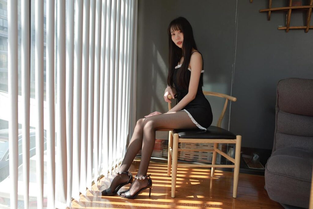 [IESS异思趣向] 2022.5.10 丝享家 1084：团团《嘿丝闪闪》[89P/93MB]插图1