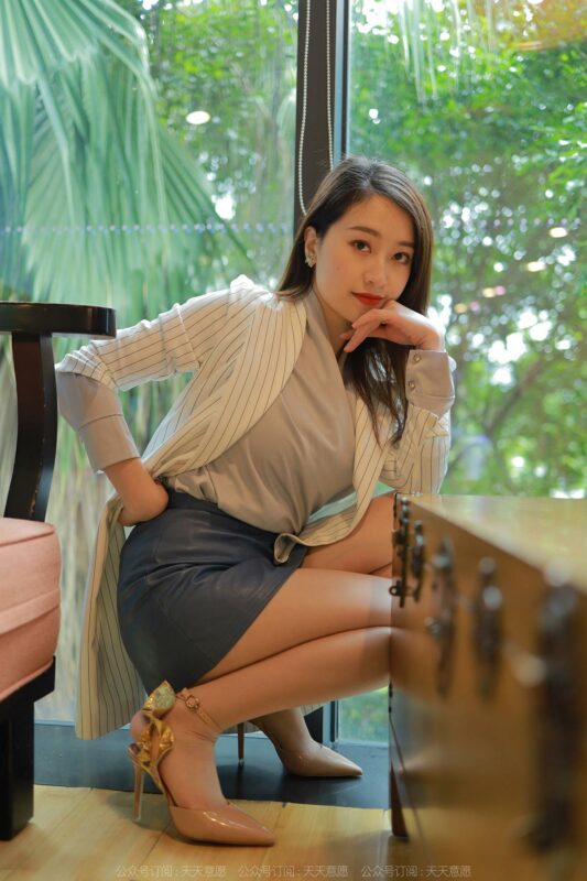 [IESS异思趣向] 2022.5.5 丝享家 1079：小婕《4月佳人》[90P/158MB]-无料摄影圈