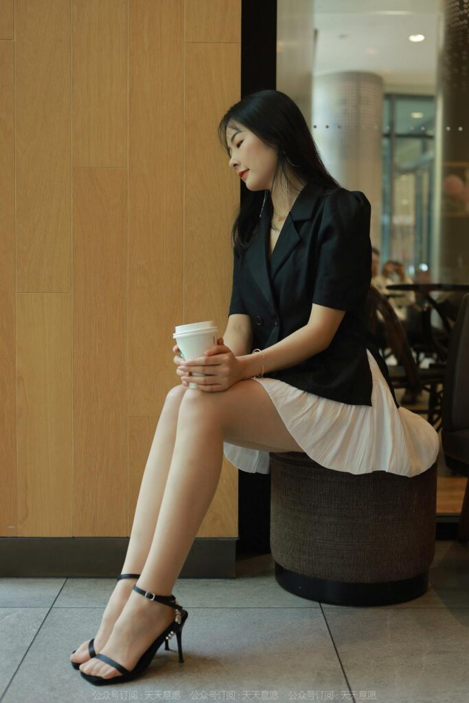 [IESS异思趣向] 2022.5.6 丝享家 1080：小金《简约黑色凉鞋》[85P/133MB]插图3