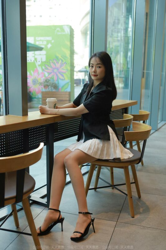 [IESS异思趣向] 2022.5.6 丝享家 1080：小金《简约黑色凉鞋》[85P/133MB]-无料摄影圈