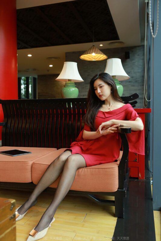 [IESS异思趣向] 2022.5.8 丝享家 1082：小宝《红裙女神》[77P/84MB]-无料摄影圈