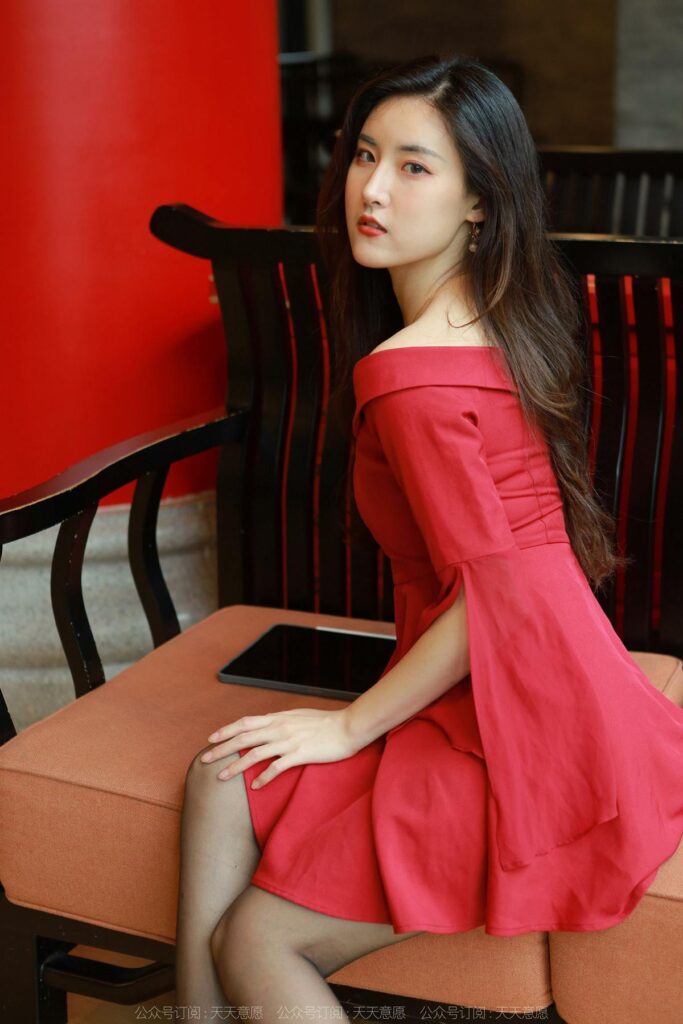 [IESS异思趣向] 2022.5.8 丝享家 1082：小宝《红裙女神》[77P/84MB]插图1