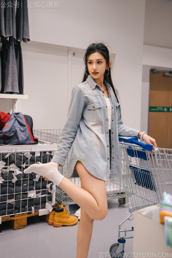 足愉心 NO.001 可乐（搭配：白T、牛仔短裤、板鞋、白棉袜、裸足）[120P/2V/12.9GB]插图1