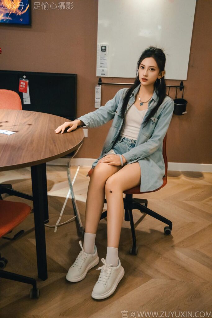 足愉心 NO.001 可乐（搭配：白T、牛仔短裤、板鞋、白棉袜、裸足）[120P/2V/12.9GB]插图2