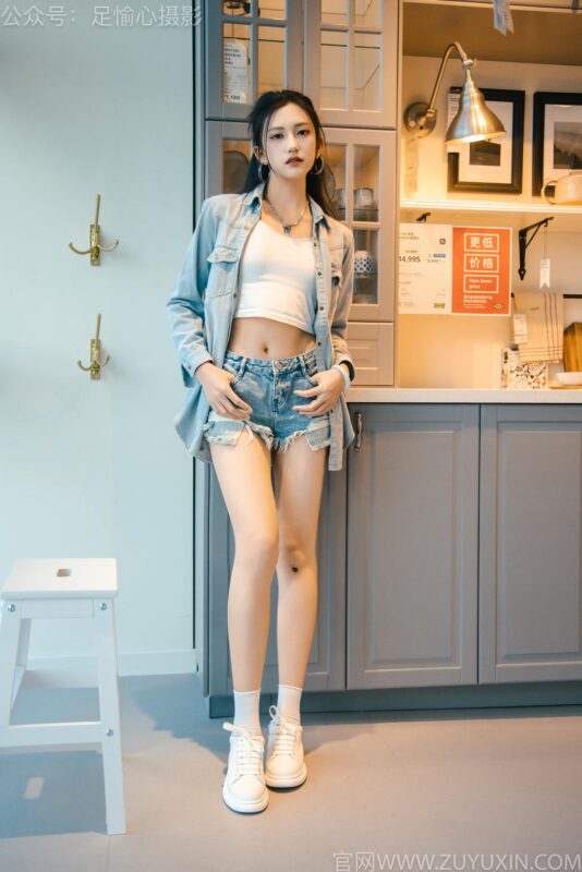 足愉心 NO.001 可乐（搭配：白T、牛仔短裤、板鞋、白棉袜、裸足）[120P/2V/12.9GB]-无料摄影圈