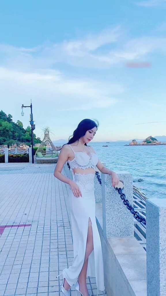 王馨瑶Yanni 013 白色长裙[1V/295MB]插图2