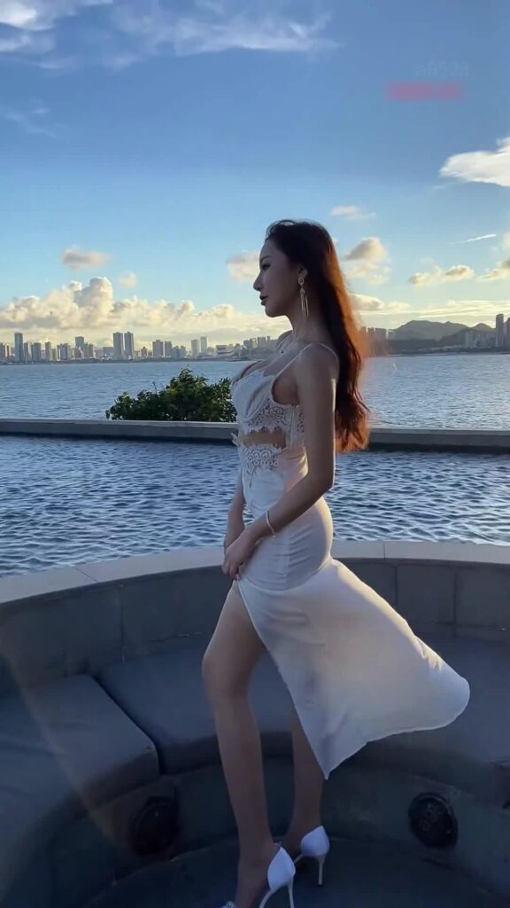 王馨瑶Yanni 013 白色长裙[1V/295MB]插图1