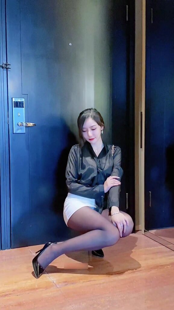 王馨瑶Yanni – 黑色透视衬衣[1V/511MB]插图2