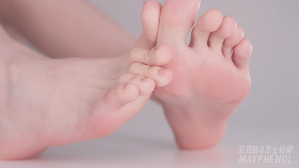 芝士好椰 NO.094 – 又一次看五双巨大鞋底材质2.0[2V/392MB]插图2