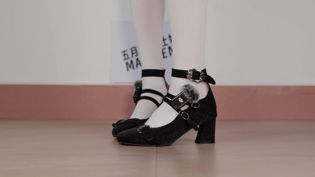 芝士好椰 NO.097 – 听！把麦克风别在鞋上！黑色维莉雅[1V/494MB]插图2