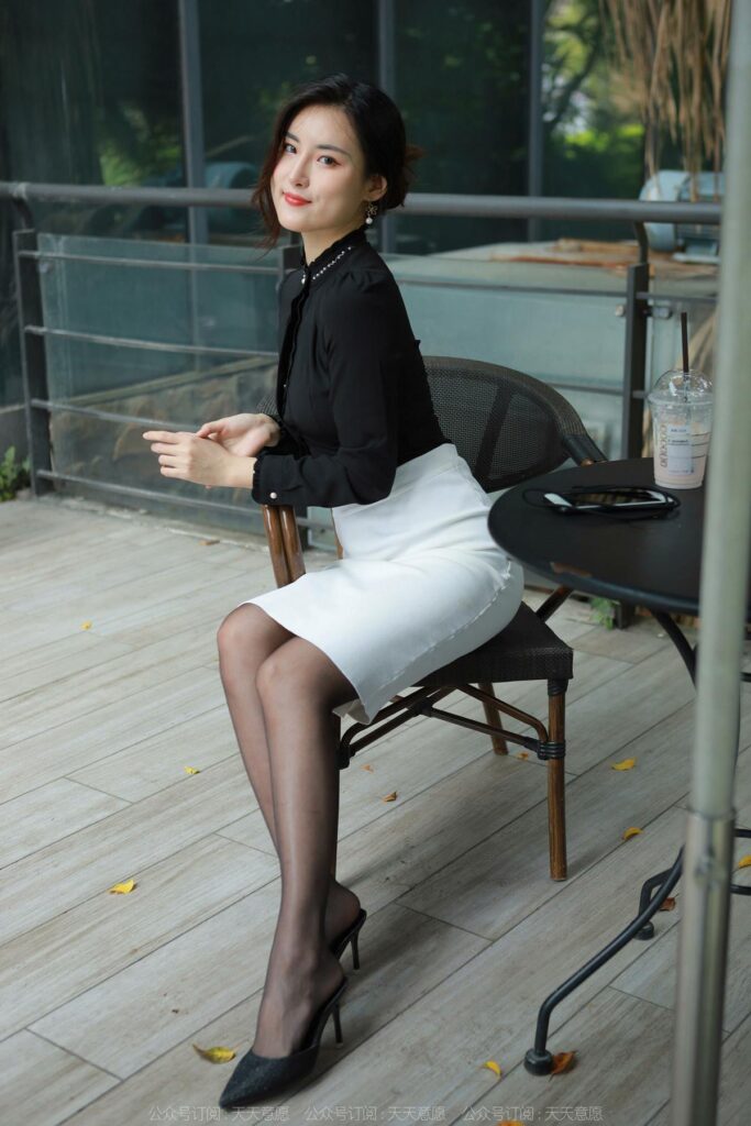 [IESS异思趣向] 2022.5.15 丝享家 1089：小宝《嘿丝黑衬衣》[81P/96MB]插图2