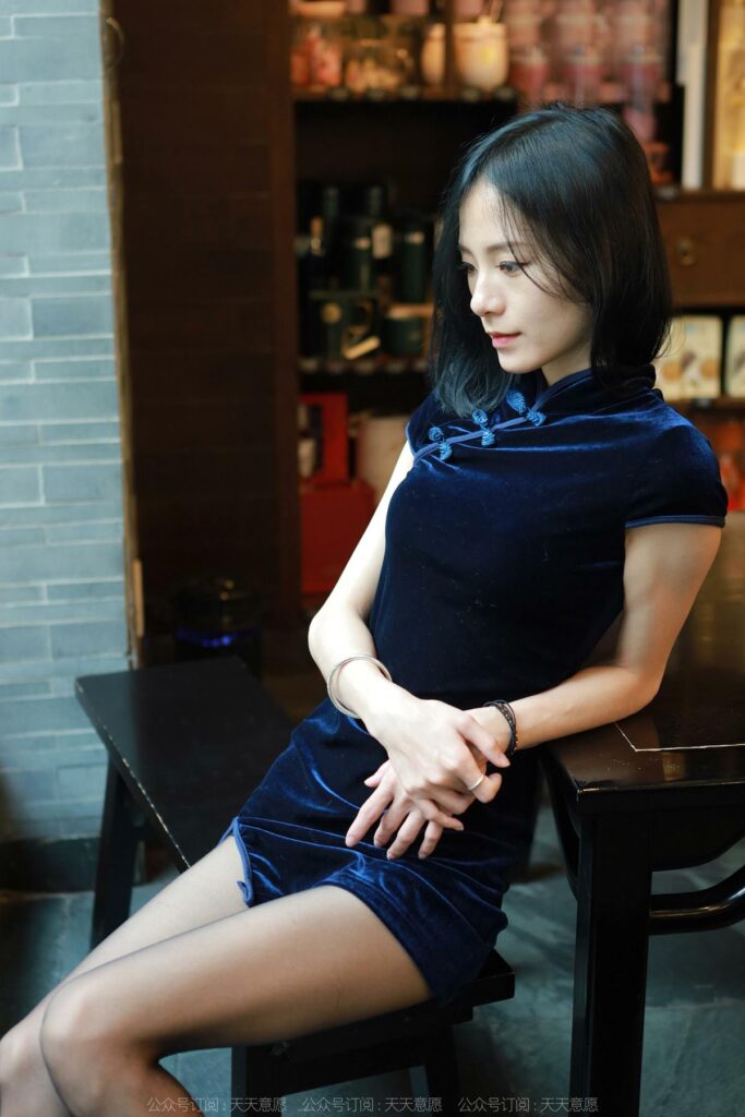 [IESS异思趣向] 2022.5.18 丝享家 1092：小六《深蓝旗袍》[89P/101MB]插图1