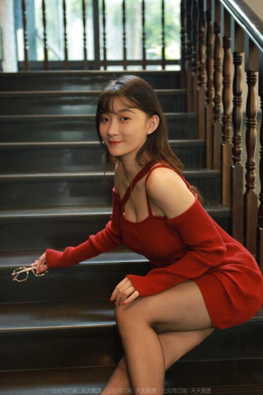 [IESS异思趣向] 2022.5.22 丝享家 1095：秋秋《深V红裙》[85P/105MB]-无料摄影圈