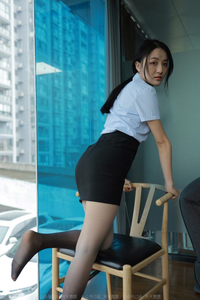 [IESS异思趣向] 2022.5.27 丝享家 1100：婉萍《迷人渐变丝》[93P/101MB]-无料摄影圈