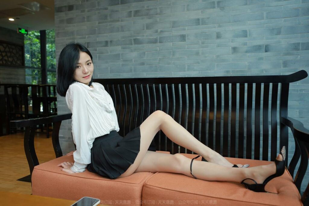 [IESS异思趣向] 2022.5.30 丝享家 1103：小六《超短百褶裙》[94P/102MB]插图3