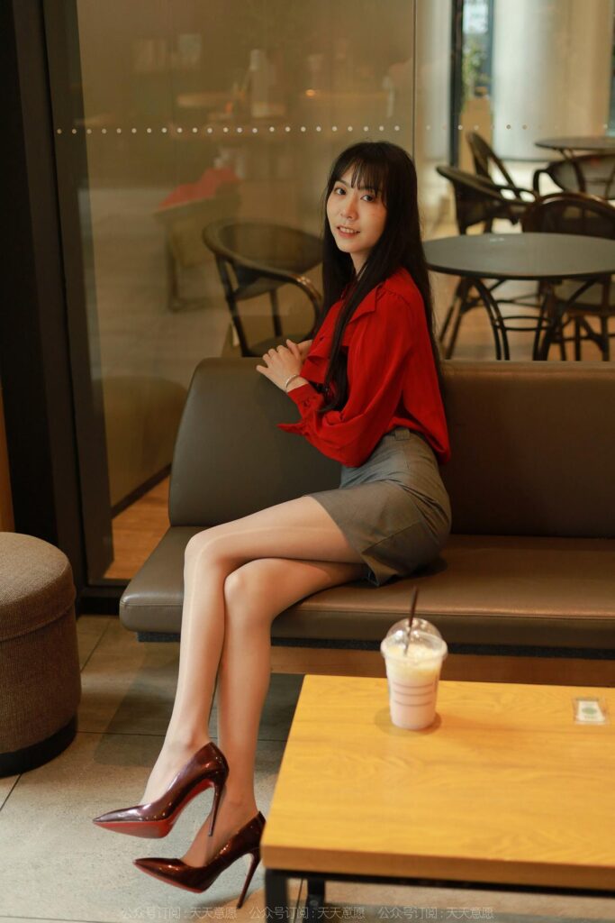 [IESS异思趣向] 2022.6.2 丝享家 1105：团团《对面的美女同事》[86P/93MB]插图1