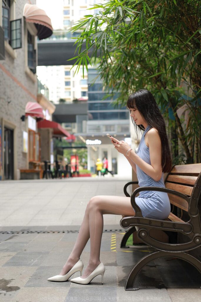 [IESS异思趣向] 2022.6.7 丝享家 1110：团团《灰丝蓝色短裙》[89P/95MB]插图3