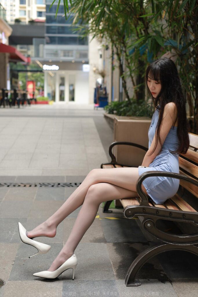 [IESS异思趣向] 2022.6.7 丝享家 1110：团团《灰丝蓝色短裙》[89P/95MB]插图2