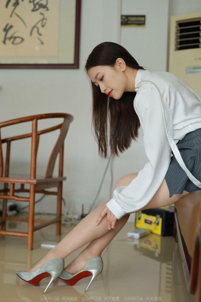 [IESS异思趣向] 2022.6.21 丝享家 1124：小婕《美女接待员》[75P/80MB]插图2