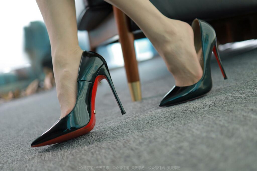 [IESS异思趣向] 2022.7.14 丝享家 1147：小六《红底高跟》[91P/106MB]插图3