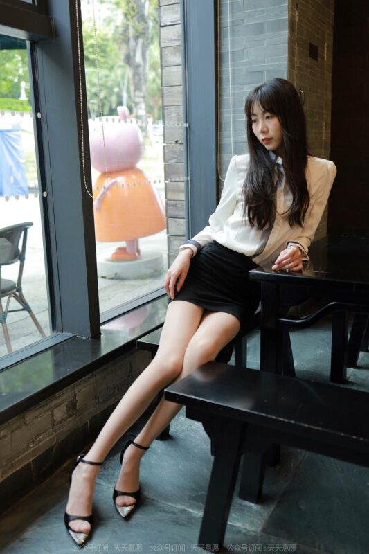 [IESS异思趣向] 2022.7.19 丝享家 1152：团团《长腿OL》[85P/101MB]-无料摄影圈