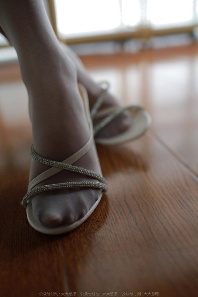 [IESS异思趣向] 2022.7.20 丝享家 1153：婉萍《灰丝凉鞋》[82P/82MB]插图1