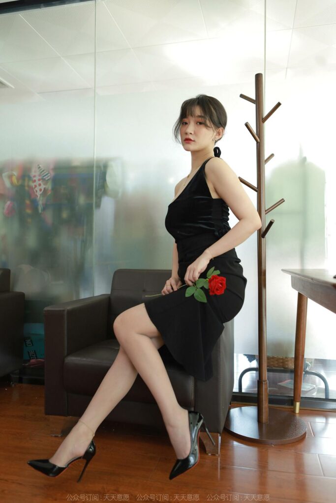 [IESS异思趣向] 2022.8.10 丝享家 1173：秋秋《姓感红玫瑰》[97P/83MB]插图1