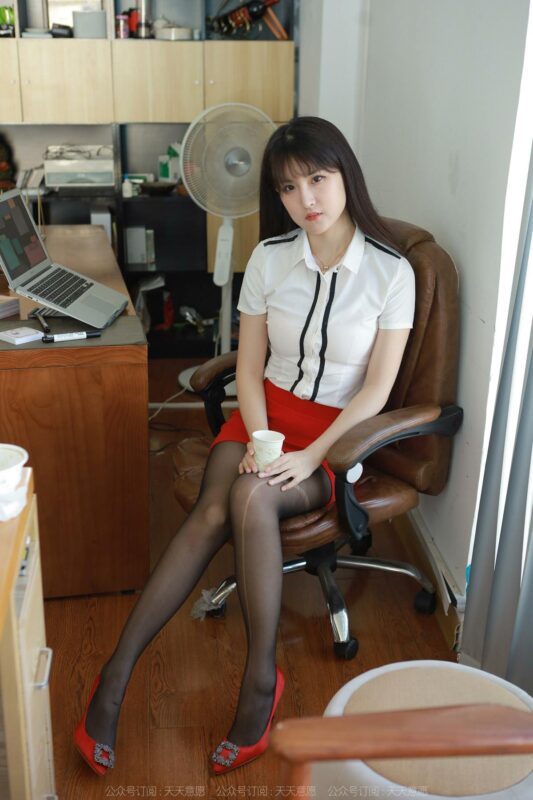 [IESS异思趣向] 2022.8.18 丝享家 1181：小宝《烈焰红裙》[90P/86MB]-无料摄影圈