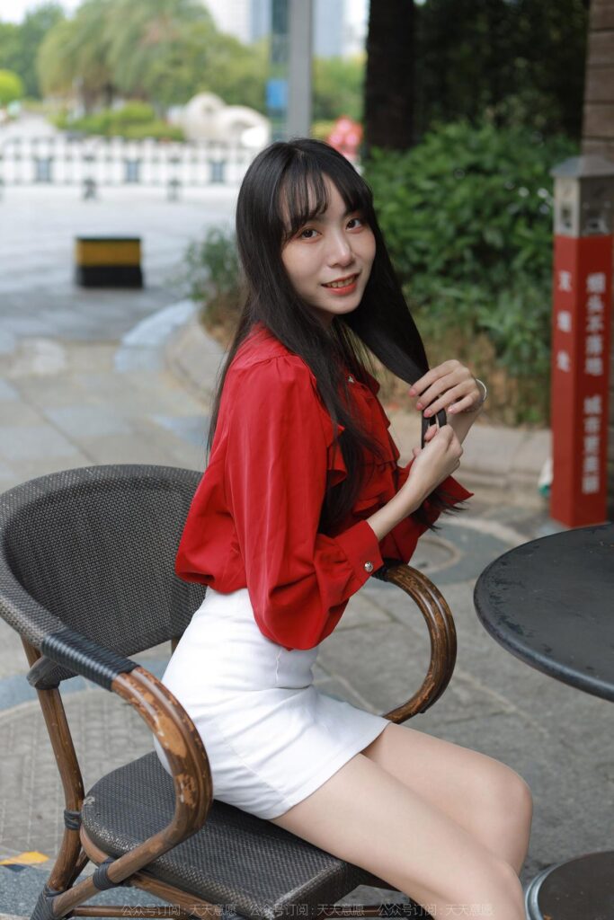 [IESS异思趣向] 2022.10.19 丝享家 1242 团团《阳光下的长腿》[85P/90MB]插图1