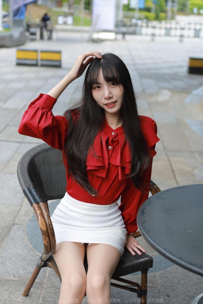 [IESS异思趣向] 2022.10.19 丝享家 1242 团团《阳光下的长腿》[85P/90MB]插图2