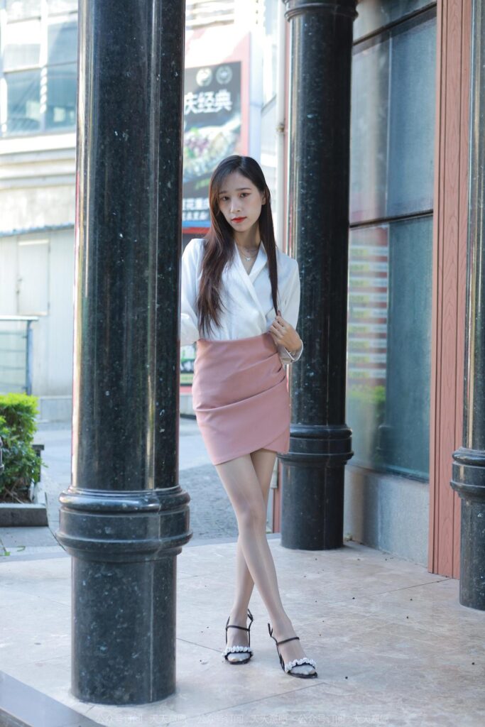 [IESS异思趣向] 2022.10.27 丝享家 1250 美子《街角的爱人》[88P/92MB]插图1