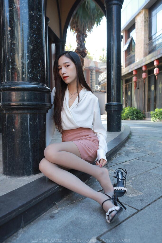 [IESS异思趣向] 2022.10.27 丝享家 1250 美子《街角的爱人》[88P/92MB]插图3