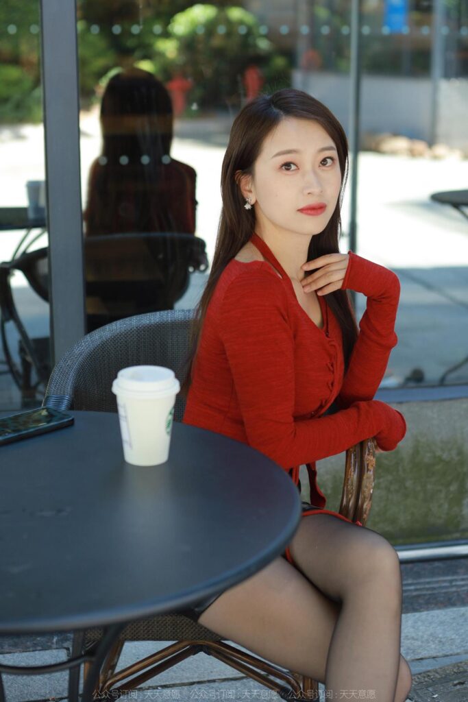 [IESS异思趣向] 2022.10.30 丝享家 1253 小婕《红与黑的纠缠》[90P/112MB]插图2