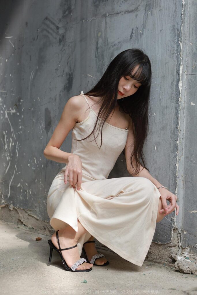 [IESS异思趣向] 2022.11.08 丝享家 1262 团团《高叉长腿》[88P/94MB]插图2