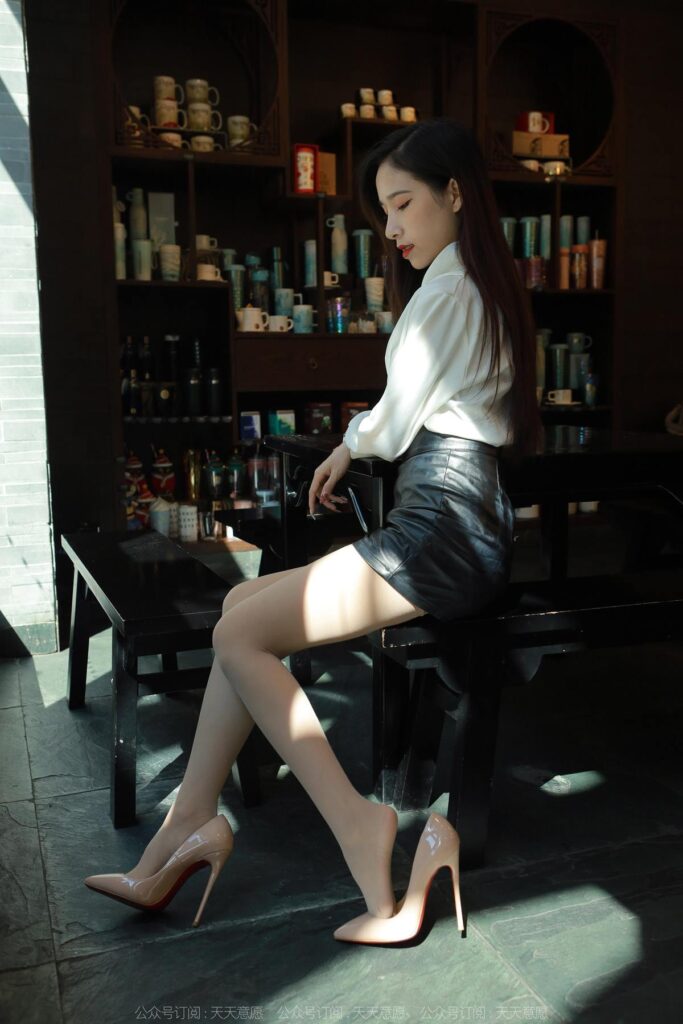 [IESS异思趣向] 2022.11.15 丝享家 1269 美子《裸色高跟》[88P/86MB]插图3