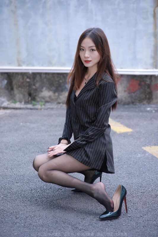 [IESS异思趣向] 2022.11.18 丝享家 1272 小六《爱的跟随》[81P/79MB]-无料摄影圈