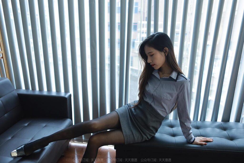 [IESS异思趣向] 2022.11.27 丝享家 1281 美子《嘿丝灰裙》[88P/99MB]插图3