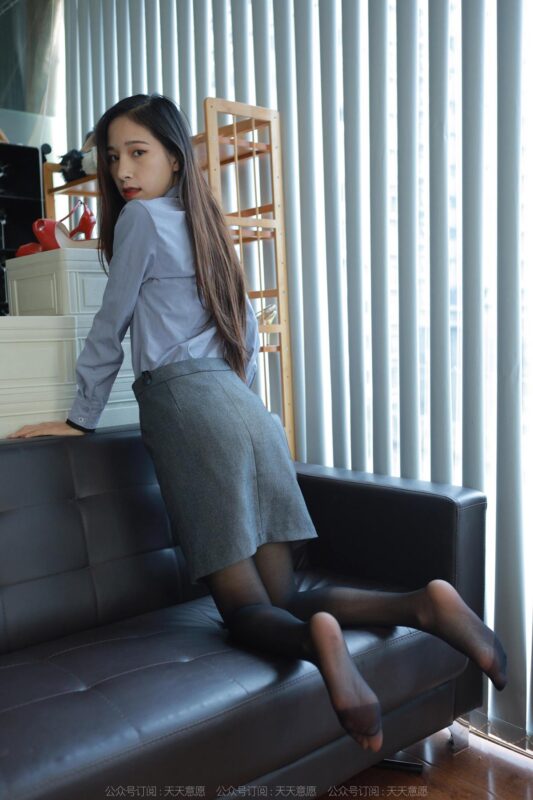 [IESS异思趣向] 2022.11.27 丝享家 1281 美子《嘿丝灰裙》[88P/99MB]-无料摄影圈