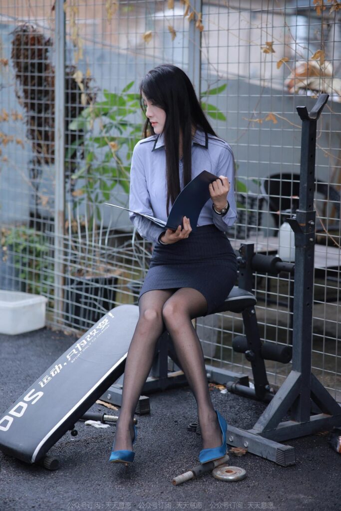 [IESS异思趣向] 2022.11.30 丝享家 1284 婉萍《嘿丝女秘》[84P/95MB]插图2