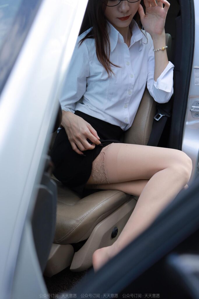 [IESS异思趣向] 2022.12.05 丝享家 1289 小六《车内办公》[83P/85MB]插图1