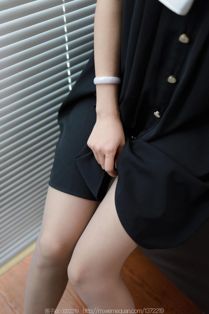 [IESS异思趣向] 2022.12.14 丝享家 1298 婉萍《熊猫配色》[84P/83MB]插图1