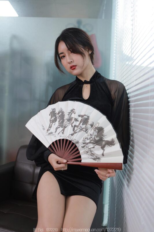 [IESS异思趣向] 2022.12.15 丝享家 1299 小宝《黑色旗袍白纸扇》[86P/86MB]-无料摄影圈