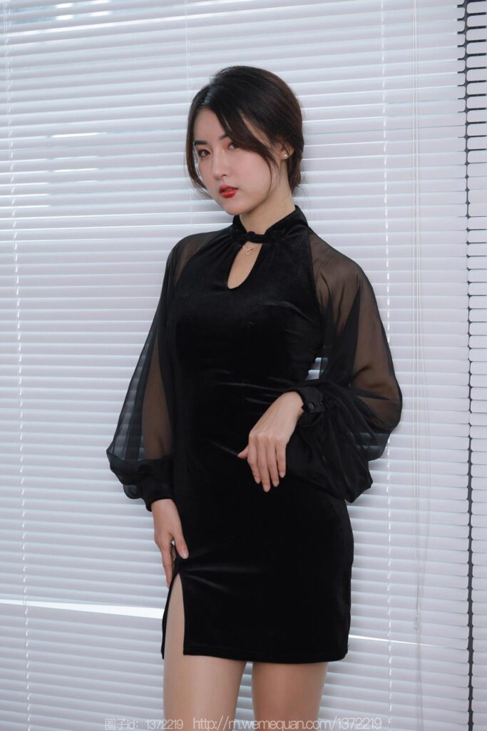 [IESS异思趣向] 2022.12.15 丝享家 1299 小宝《黑色旗袍白纸扇》[86P/86MB]插图3