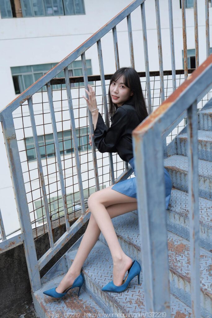 [IESS异思趣向] 2022.12.18 丝享家 1302 团团《迷人的蓝色》[84P/106MB]插图1