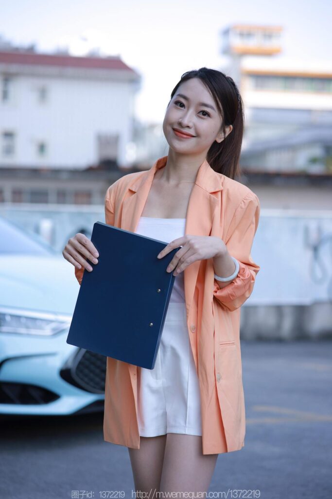 [IESS异思趣向] 2022.12.19 丝享家 1303 小婕《橙色外套》[88P/83MB]插图1