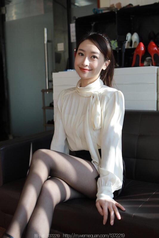 [IESS异思趣向] 2022.12.24 丝享家 1308 小婕《镜前佳人》[83P/83MB]-无料摄影圈